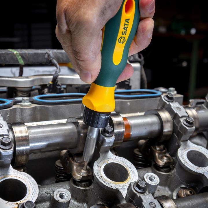 SATA, 60 PC. 1/4” MET SKT AND RATG BIT DR SET - Image 2